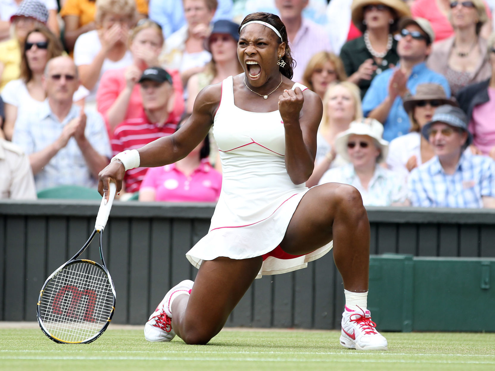 2010: Serena Williams wins fourth Wimbledon title, 13th Slam tourney